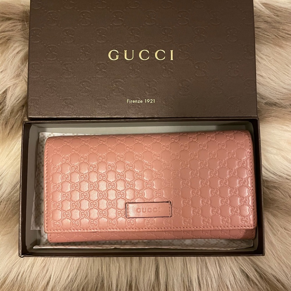 Authentic Gucci Bi-fold wallet